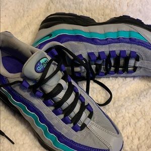 Nike sneakers size 7